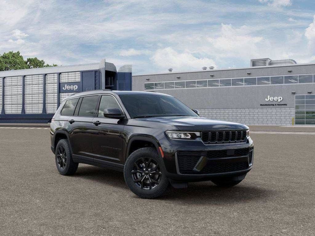 New 2026 Diamond Black Crystal Pearl-Coat Exterior Paint Jeep Altitude image 24