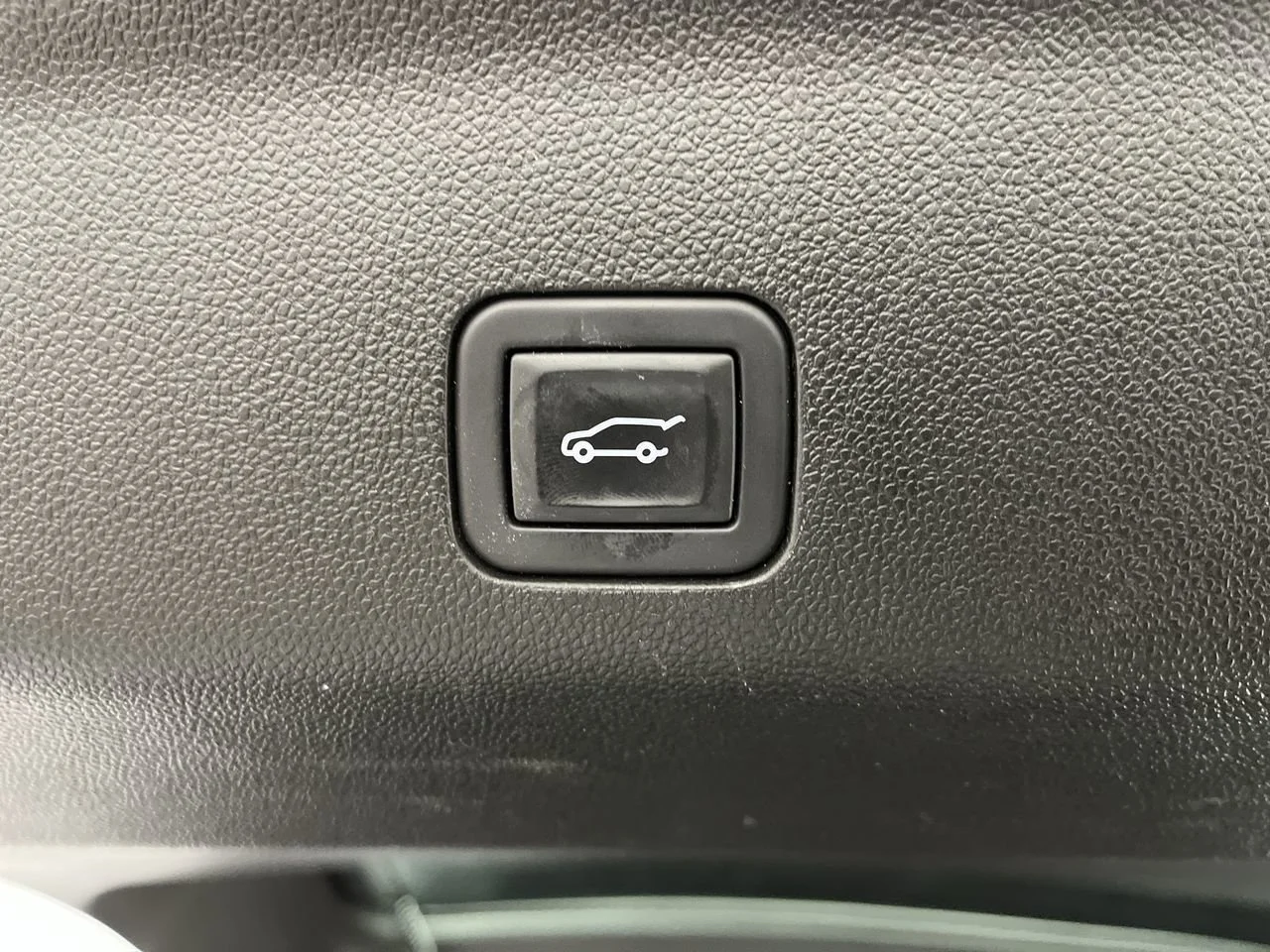 Used 2023 Sterling Metallic GMC Denali image 5