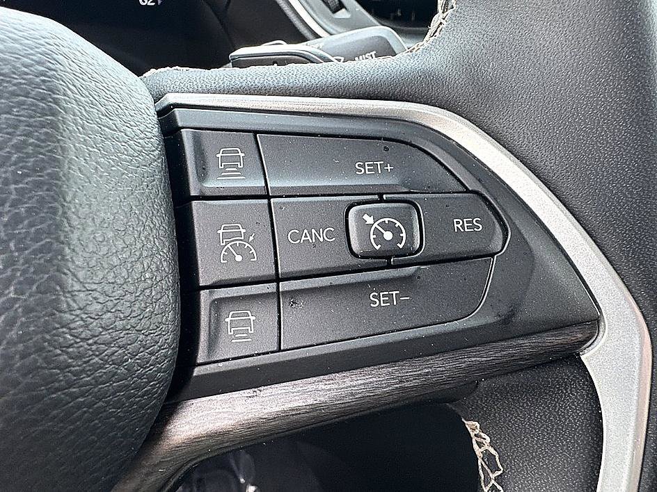 Used 2023 Bright White Clearcoat Jeep Limited image 19