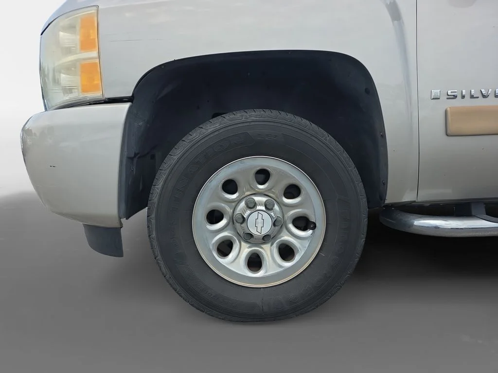 Used 2007 Silver Birch Metallic Chevrolet LT image 13