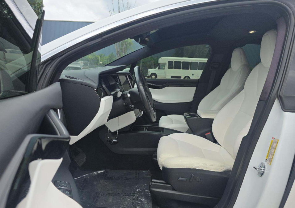 Used 2020 White Tesla Long Range image 2
