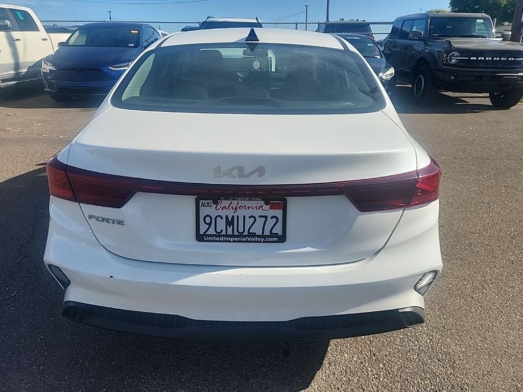 Used 2023 White Kia LXS image 12