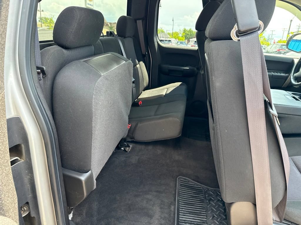Used 2011 SHEER SILVER METALLIC Chevrolet LT image 28