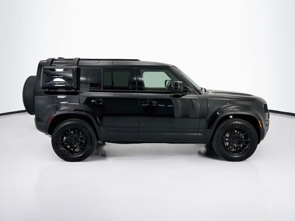 Used 2026 Santorini Black Metallic Land Rover S image 4