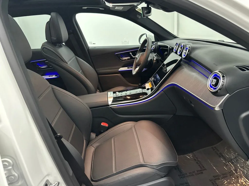 New 2027 White Mercedes-Benz GLC 300 image 26