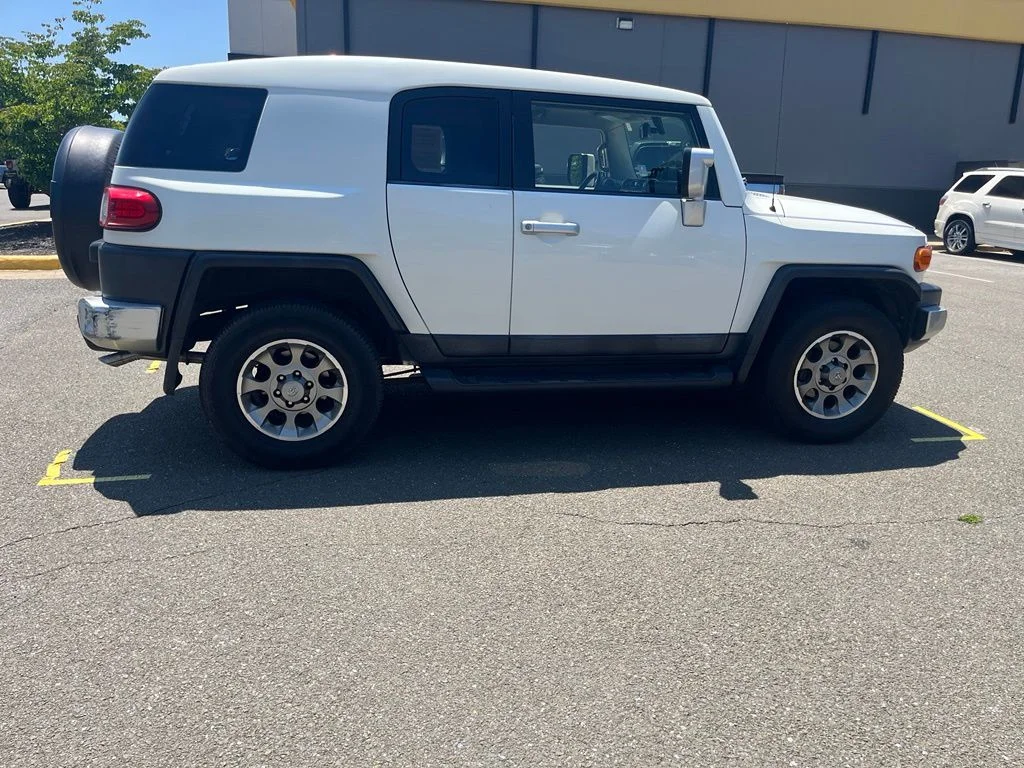 Used 2013 White Toyota Base image 8