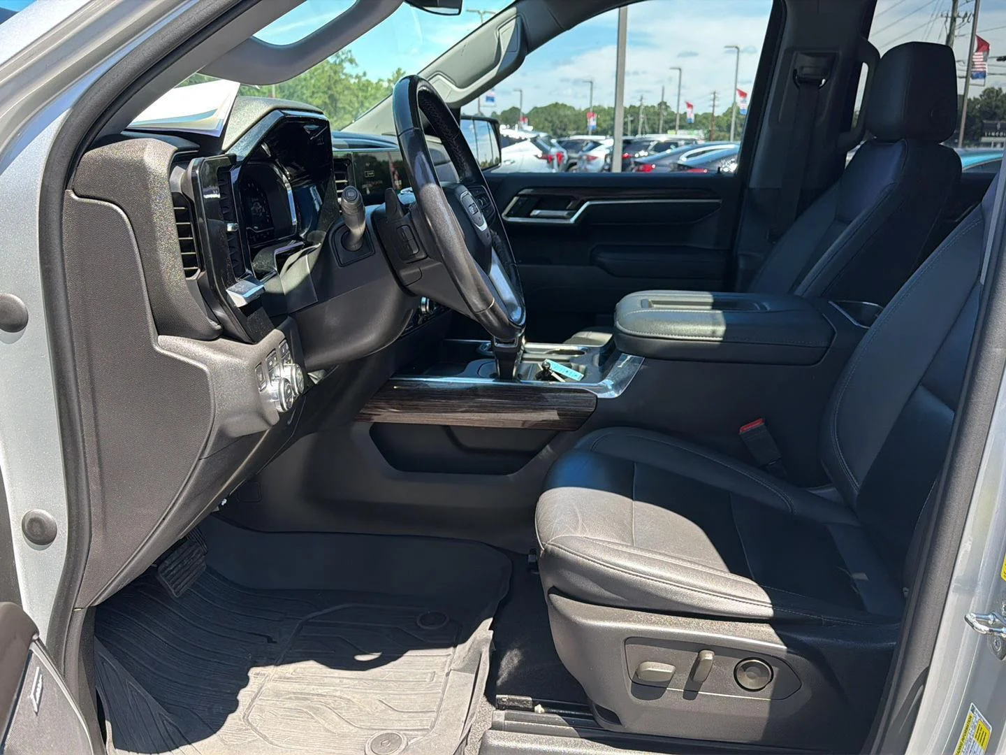 Used 2022 Quicksilver Metallic GMC Elevation image 10