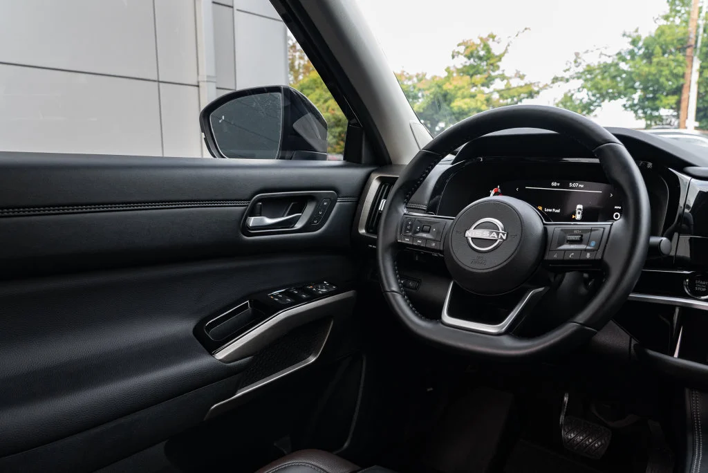 Used 2025 Black Nissan Platinum image 13