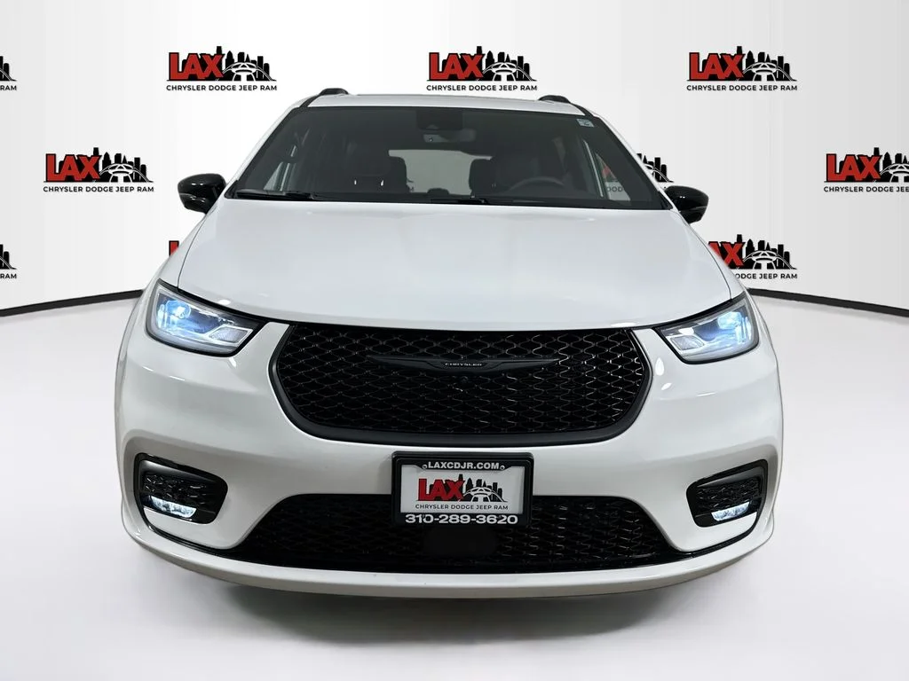 Used 2024 White Chrysler Touring L image 2
