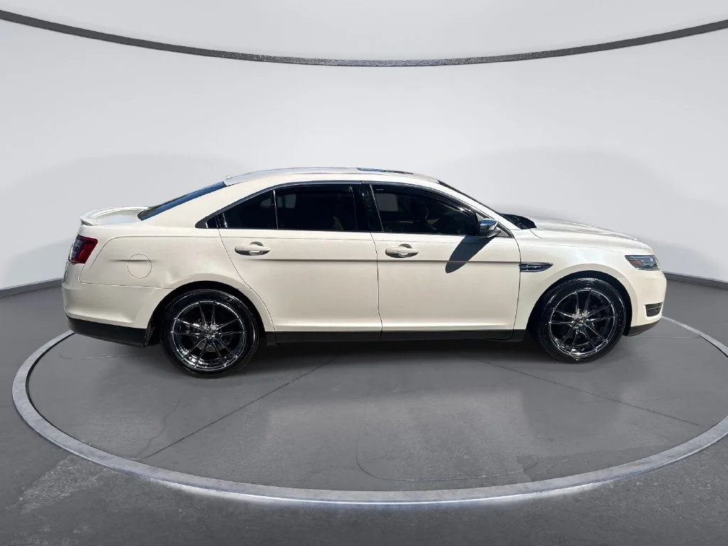 Used 2018 White Ford Limited image 8
