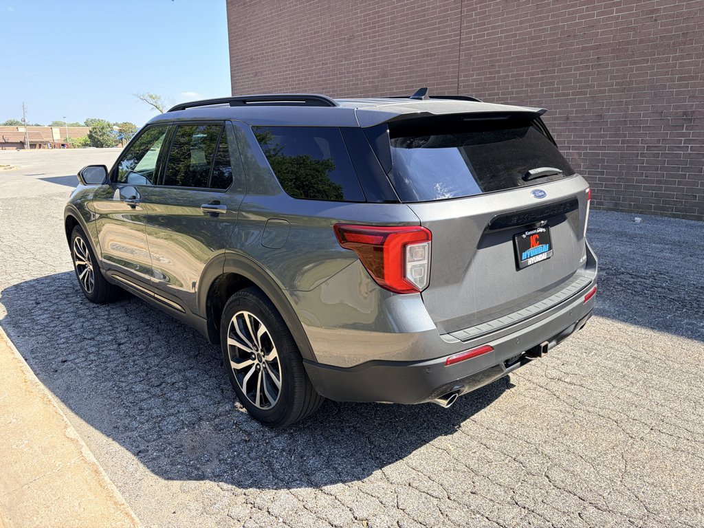 Used 2023 Carbonized Gray Metallic Ford ST-Line image 3