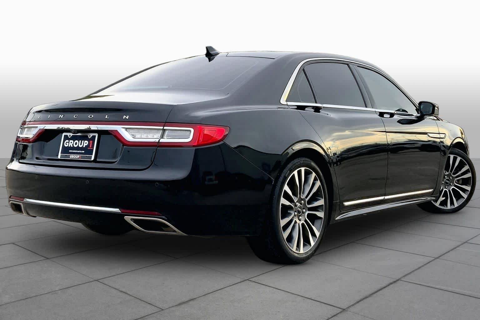 Used 2018 Black Velvet Lincoln Reserve image 10