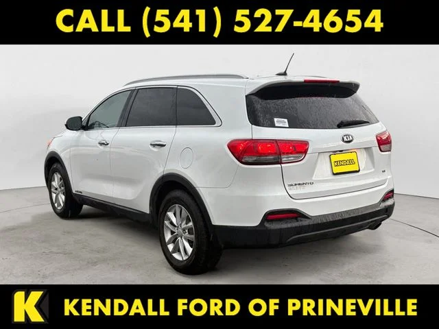 Used 2017 Snow White Pearl Kia LX image 3