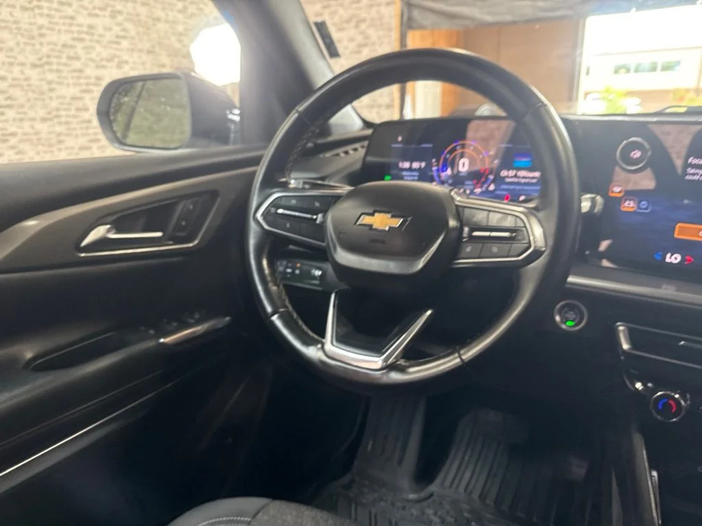 Used 2024 Summit White Chevrolet LT image 19