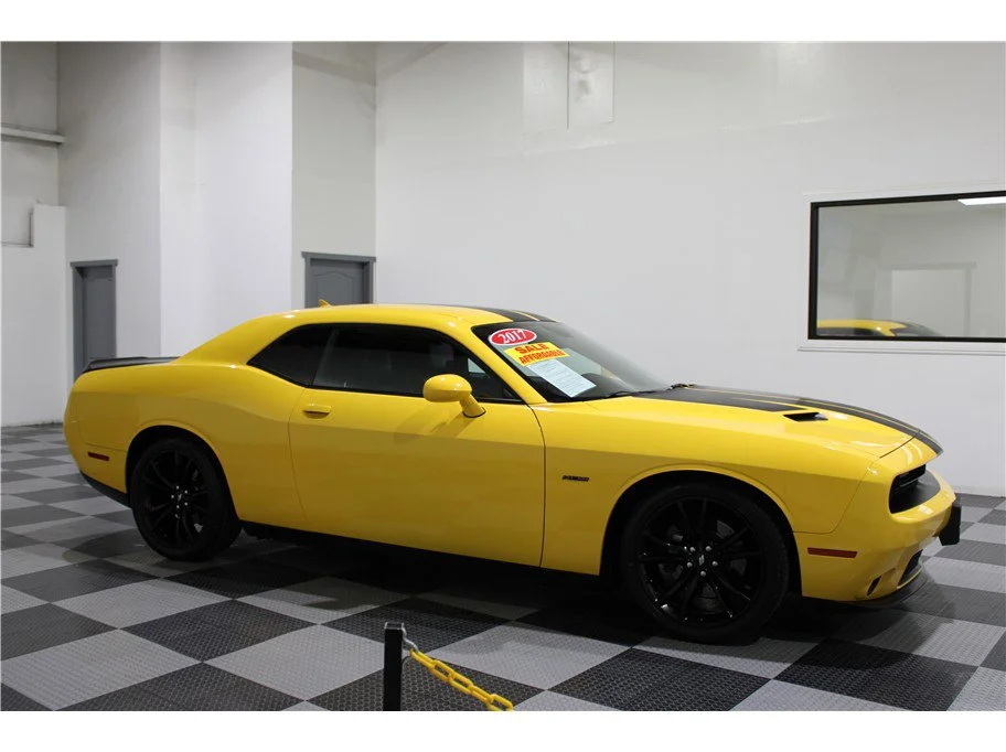 2017 Dodge Challenger R/T's photo