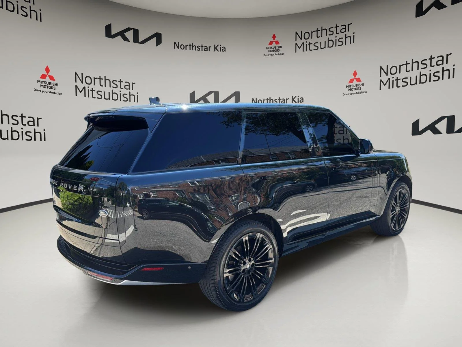 Used 2023 Santorini Black Metallic Land Rover SE image 6