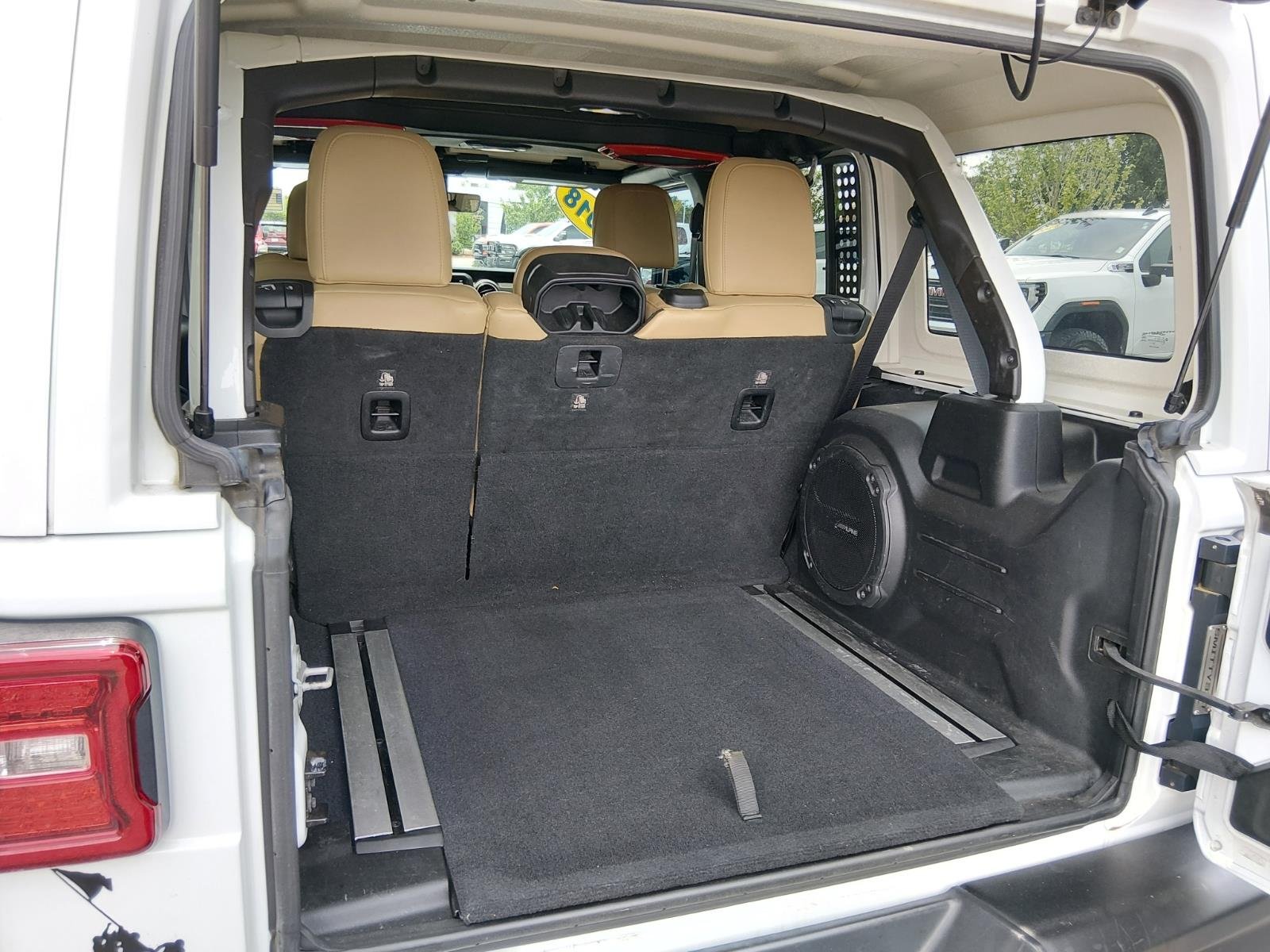 Used 2018 Bright White Clear Coat Jeep Rubicon image 15