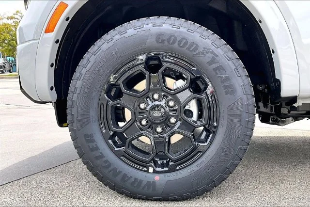 New 2026 Avalanche Ford XLT image 12