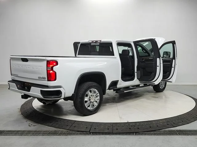 Used 2024 White Chevrolet High Country image 15