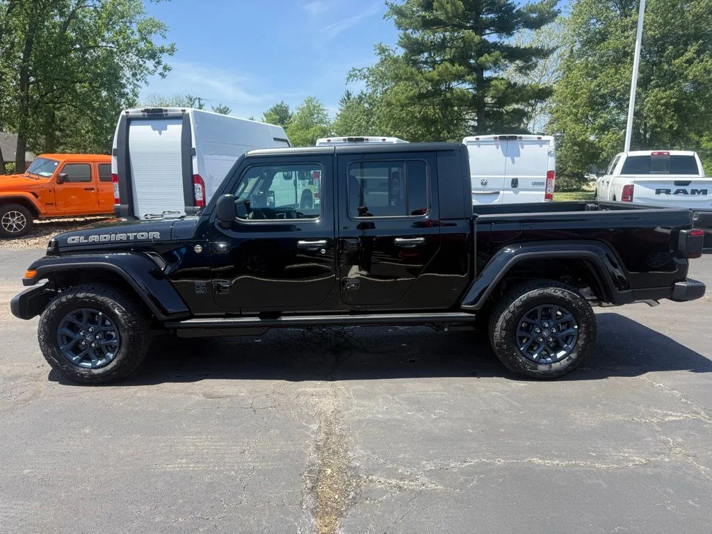 New 2026 Black Clear-Coat Exterior Paint Jeep 85th Anniversary Edition image 7