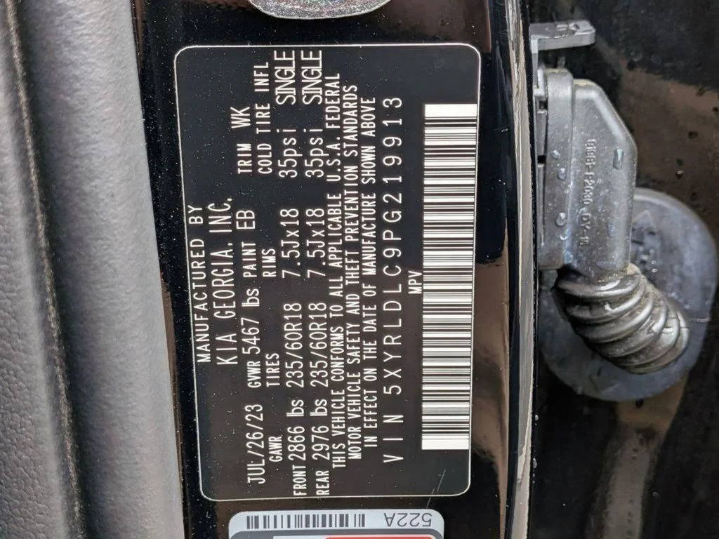 Used 2023 Black Kia X-Line S image 31