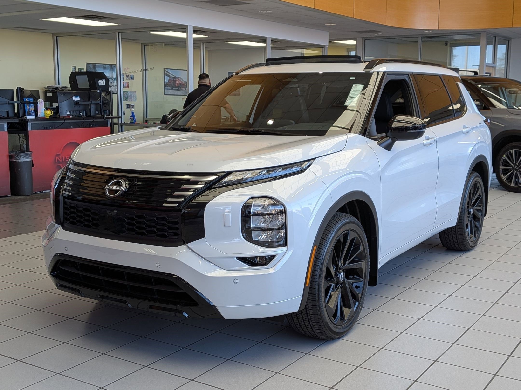 2026 Nissan Rogue Plug-In Hybrid Platinum | CarEdge | CarEdge