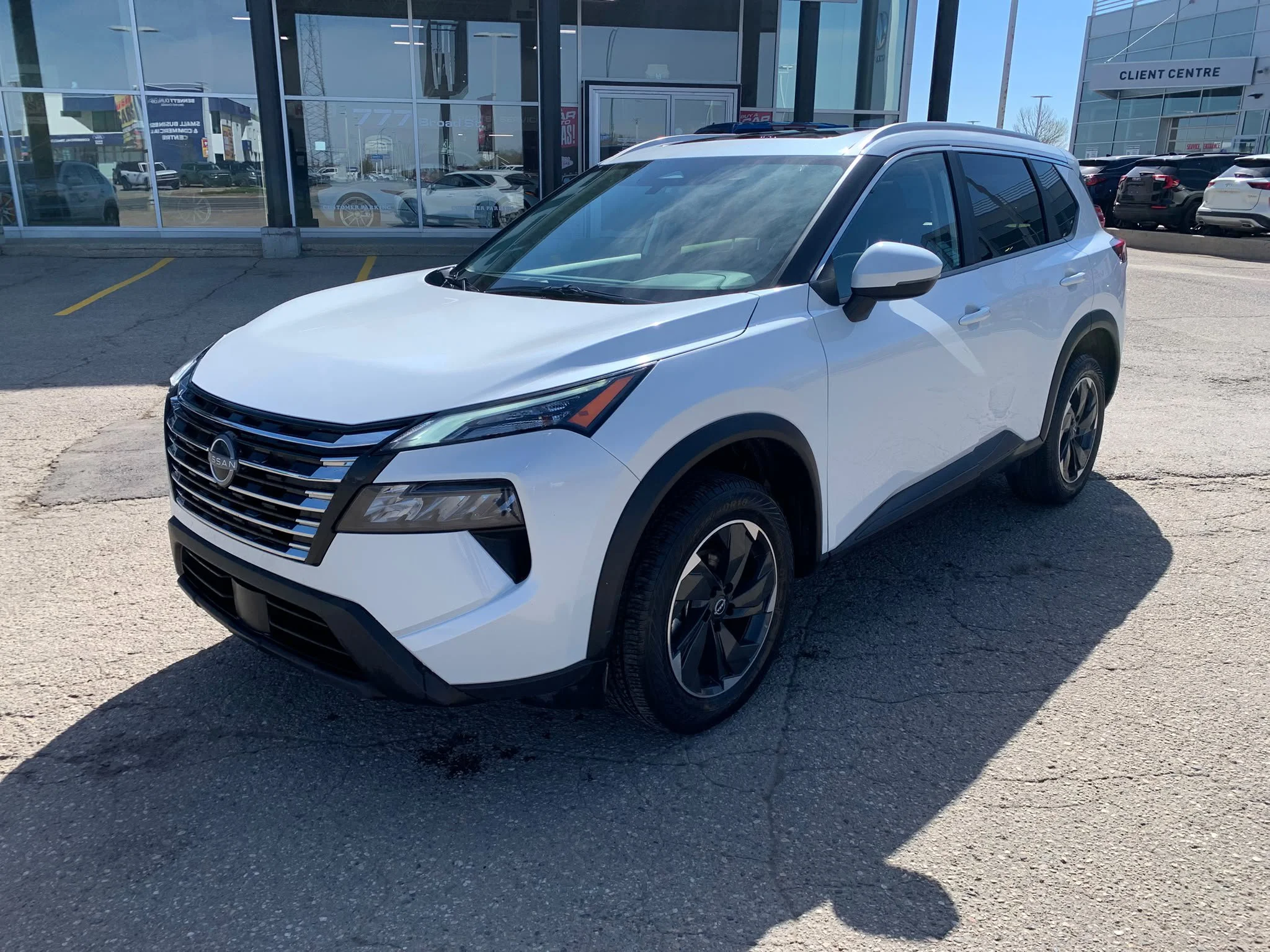 Certified Used 2025 Everest White Tricoat Pearl Nissan SV*Adaptive Cruise | Remote Start | Htd Seats | Pano Roof | Htd Wheel | Blind Spot Detection image 3