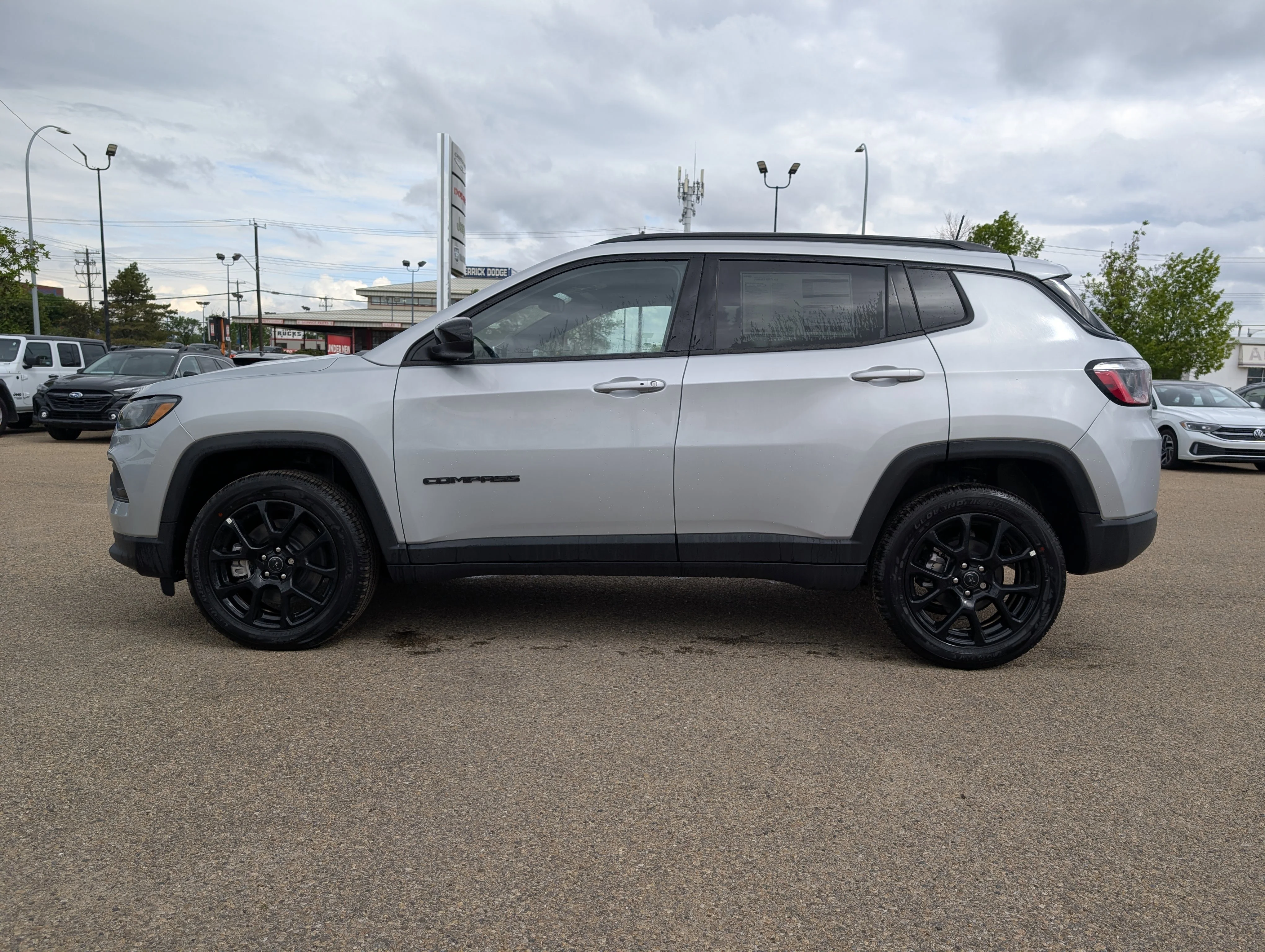 New 2026 Silver Zynith Metallic Jeep North image 3