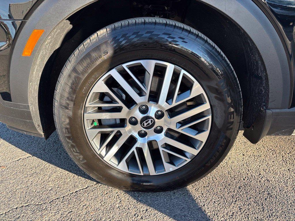 New 2026 Black Hyundai SE AWD image 11