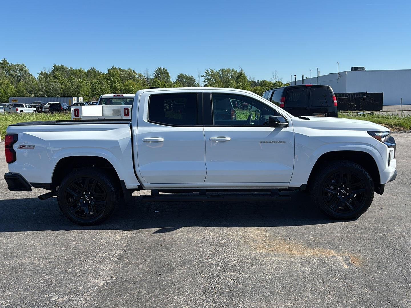 Used 2024 Summit White Chevrolet Z71 image 8