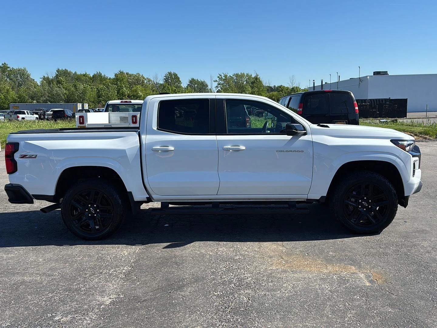 Used 2024 Summit White Chevrolet Z71 image 8
