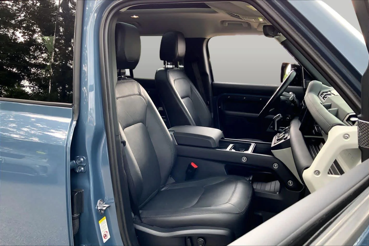 Used 2024 Tasman Blue Metallic Land Rover S image 8