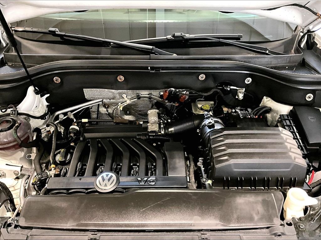 Used 2019 White Volkswagen 3.6L V6 SE image 31