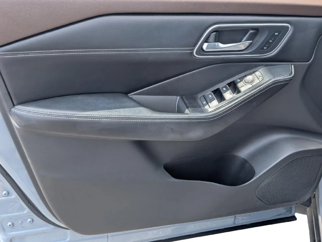 Used 2021 Boulder Gray Pear Nissan SL image 12