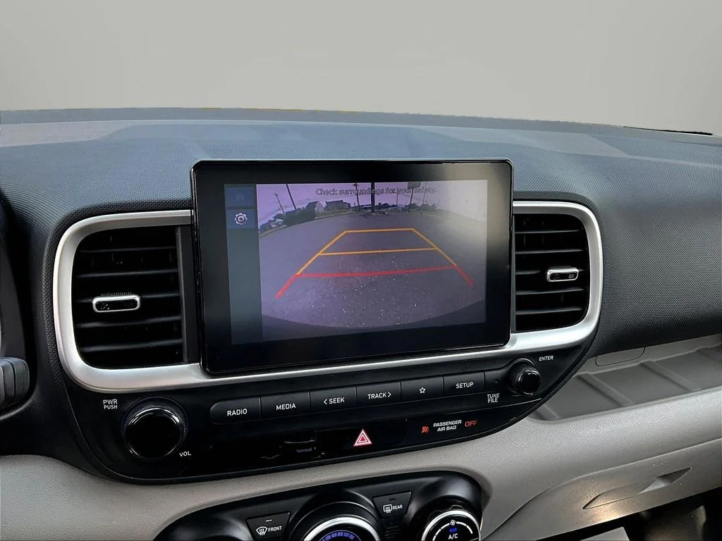 Used 2023 White Hyundai SEL image 13