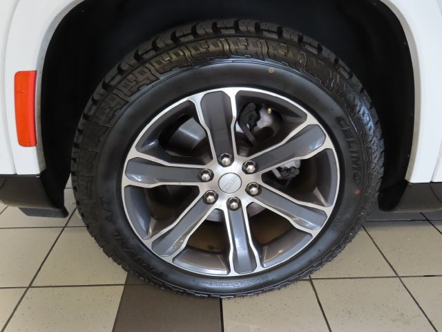 Used 2023 Bright White Clearcoat Jeep Base image 17