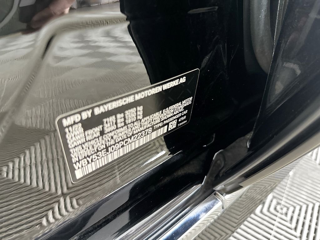 Used 2023 Black Sapphire Metallic BMW xDrive60 image 33