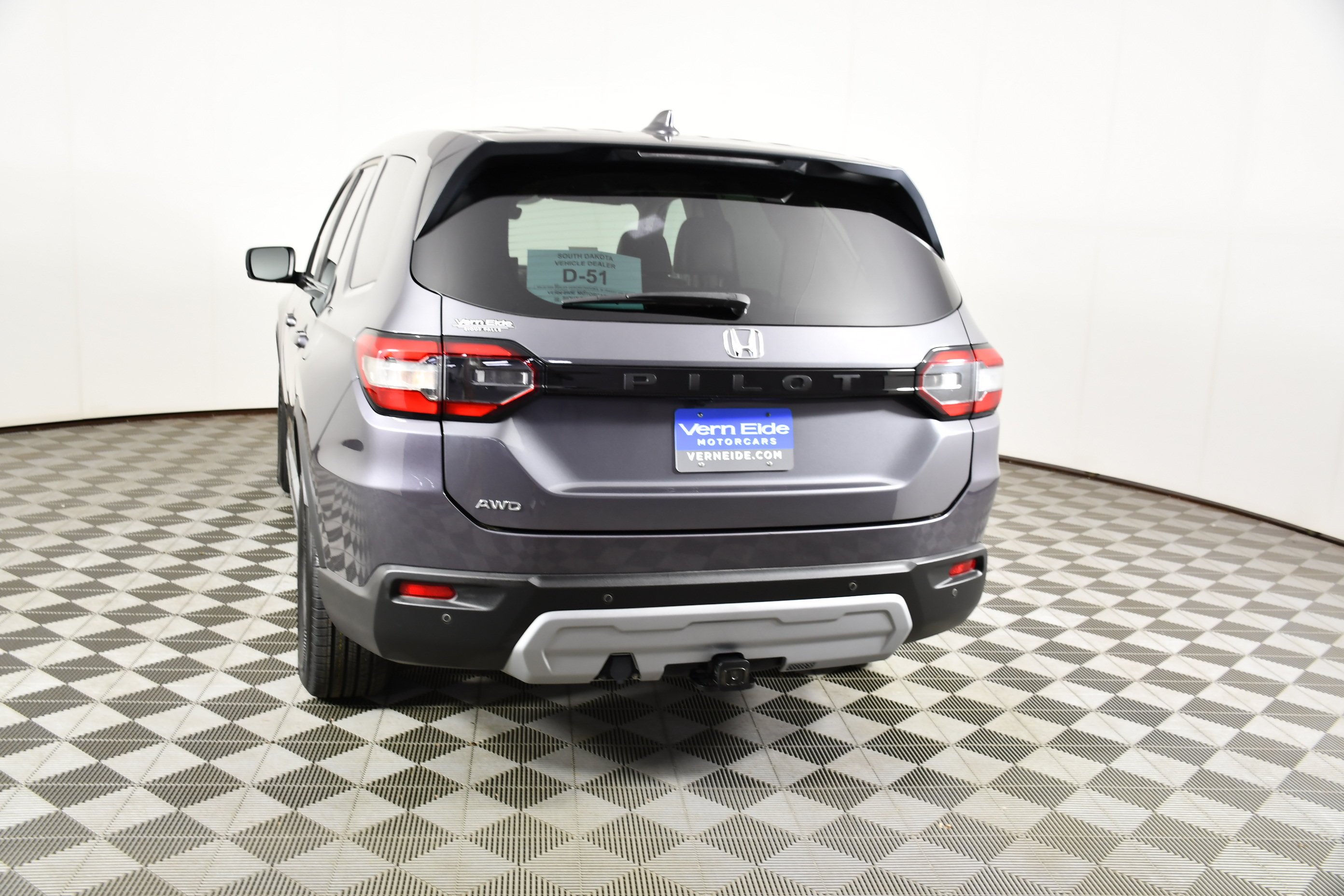 Used 2024 Modern Steel Metallic Honda EX-L 8 Passenger image 7