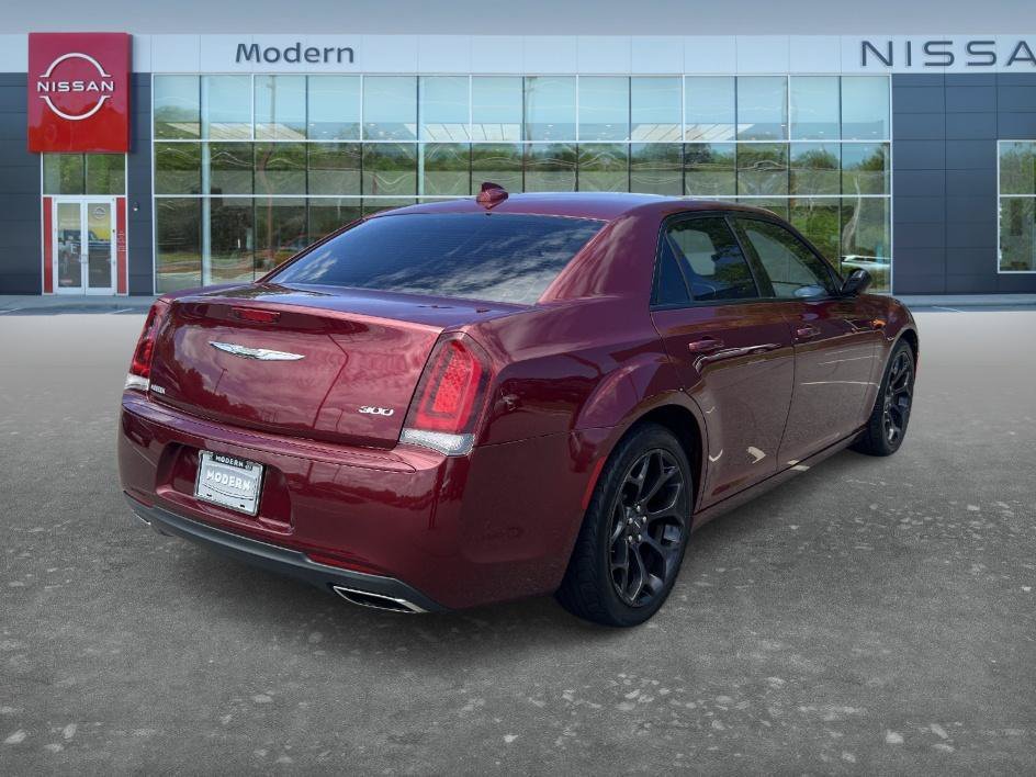 Used 2019 Velvet Red Pearlcoat Chrysler Touring image 5