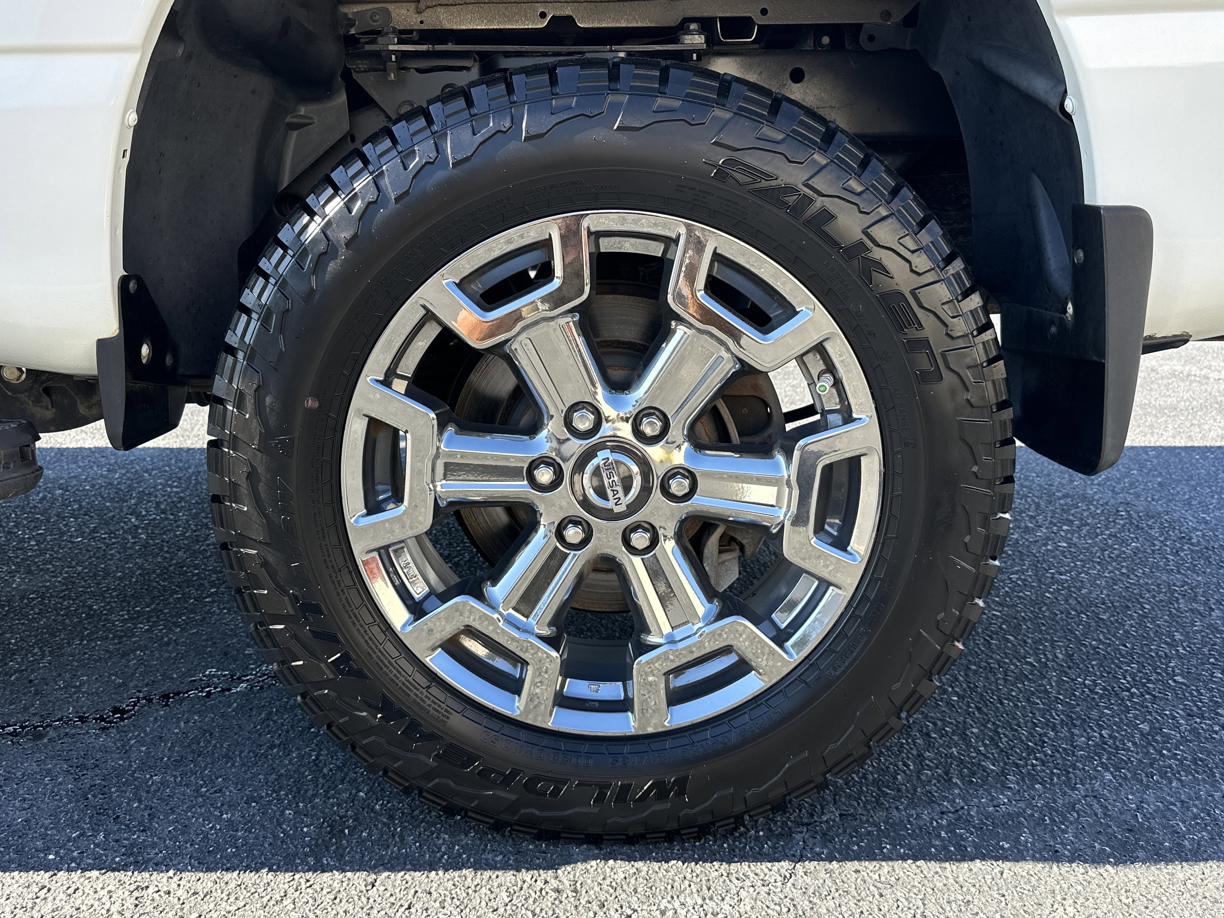 Used 2018 Pearl White Nissan SL image 20
