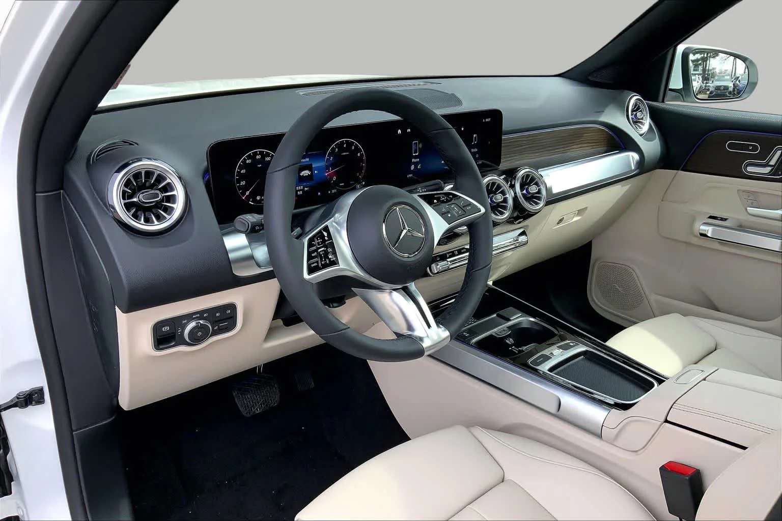 Certified Used 2026 Polar White Mercedes-Benz GLB 250 image 9