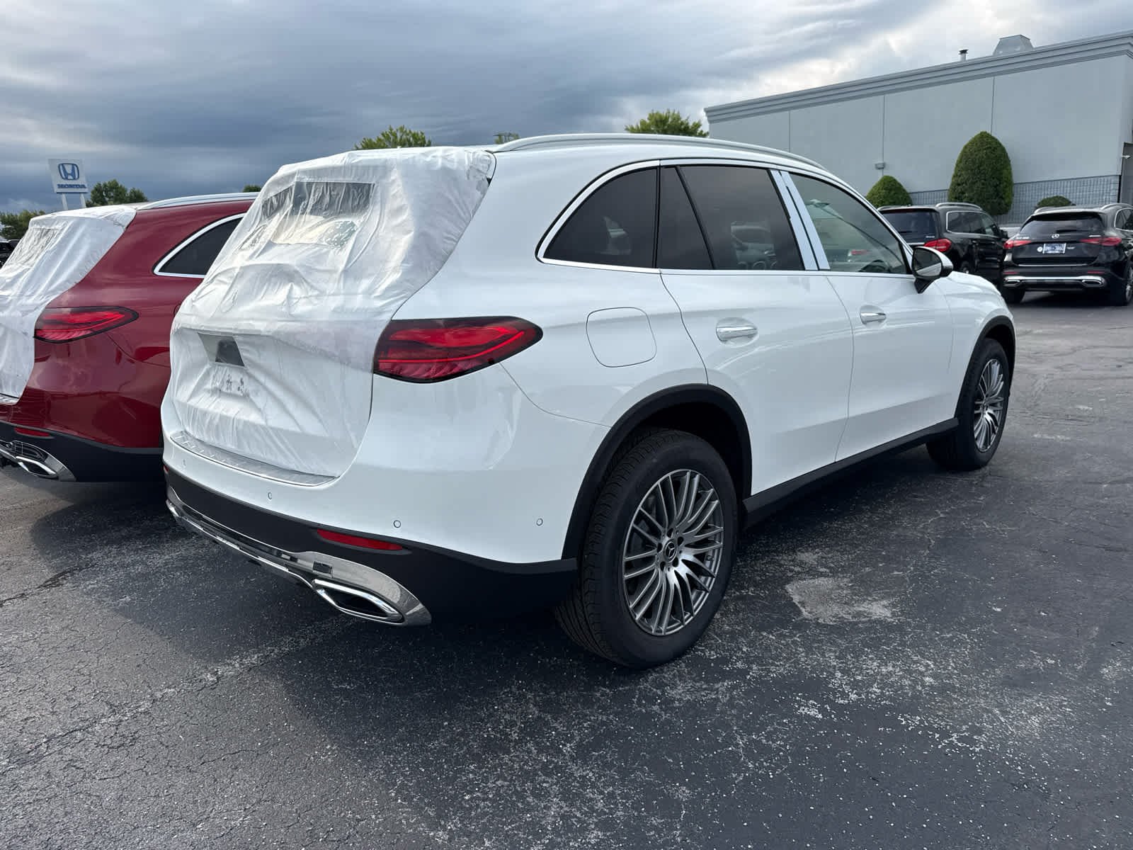 New 2027 Polar White Mercedes-Benz GLC 300 image 4