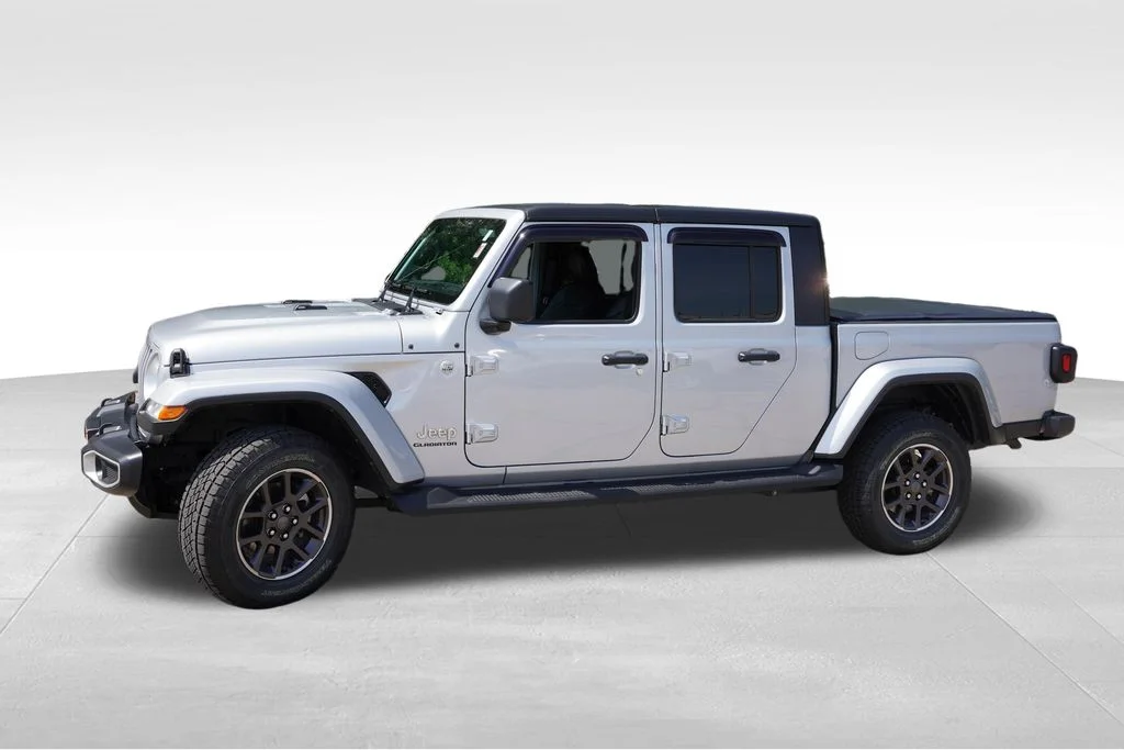 Used 2022 Silver Zynith Clearcoat Jeep Overland image 10