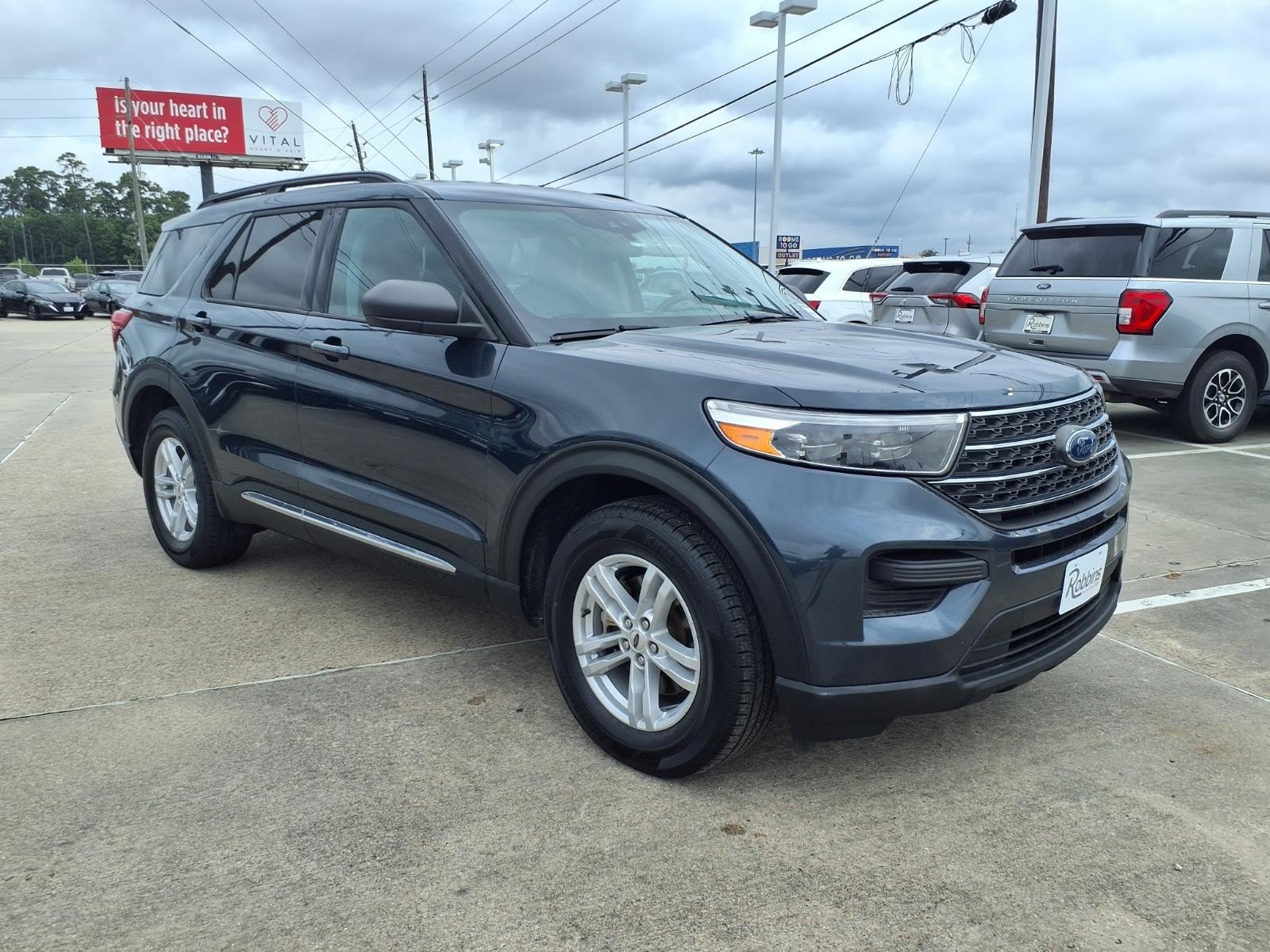 2022 Ford Explorer photo 3 of 26