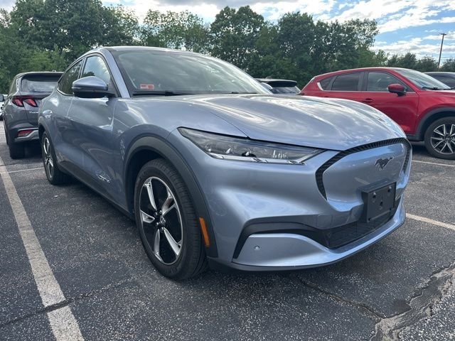 2022 Ford Mustang-Mach-e Select's photo