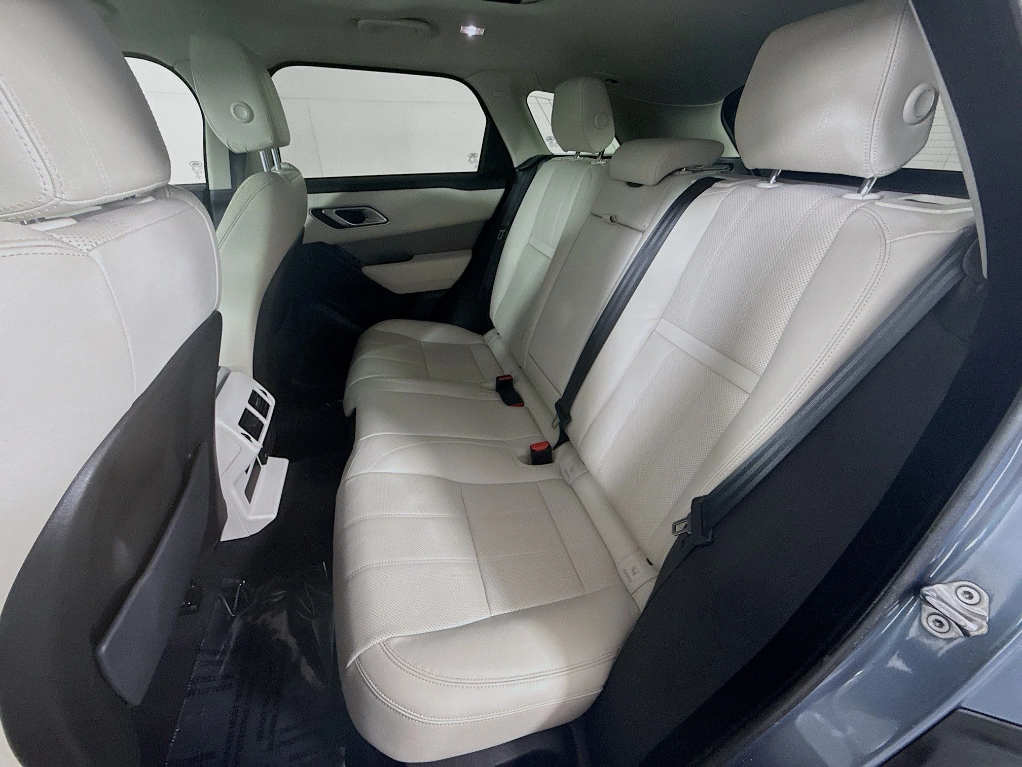 Used 2020 White Land Rover S image 22