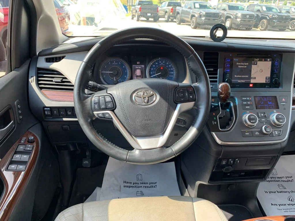 Used 2017 Silver Toyota Limited Premium image 17