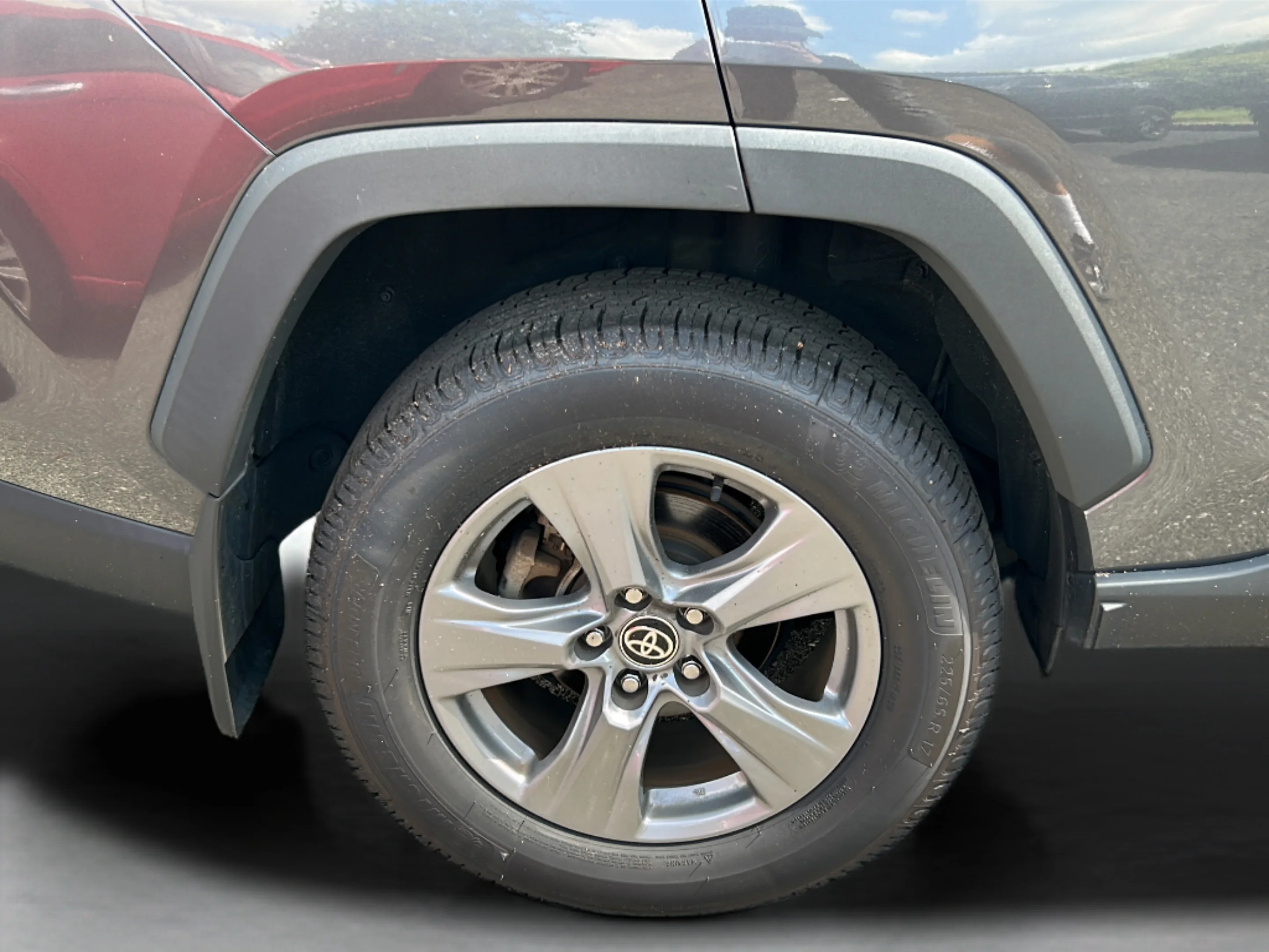 Used 2024 Magnetic Gray Metallic Toyota XLE image 28