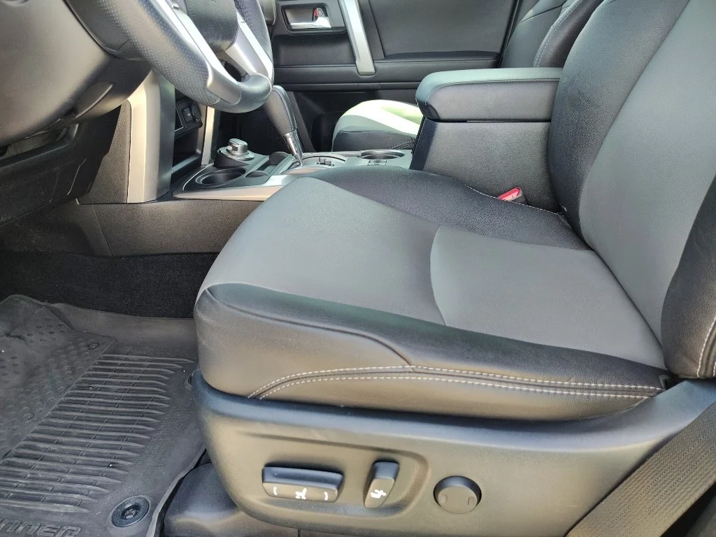 Used 2022 White Toyota SR5 Premium image 10