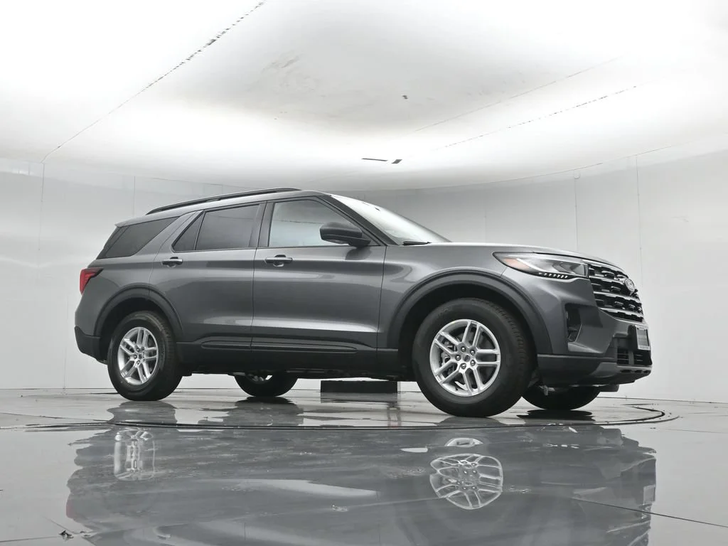New 2027 Carbonized Gray Metallic Ford Active image 53